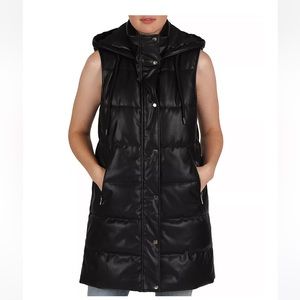 LOVE TOKEN Long Puffer Vest w Zip Hood. Size XS. Front close w zipper/snaps. 😍